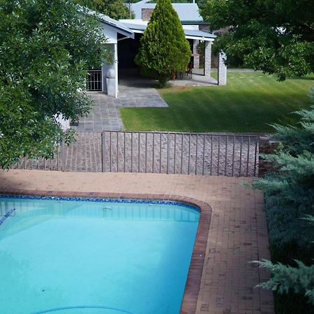 Aloes Guest House 62 On Meintjies Middelburg  エクステリア 写真