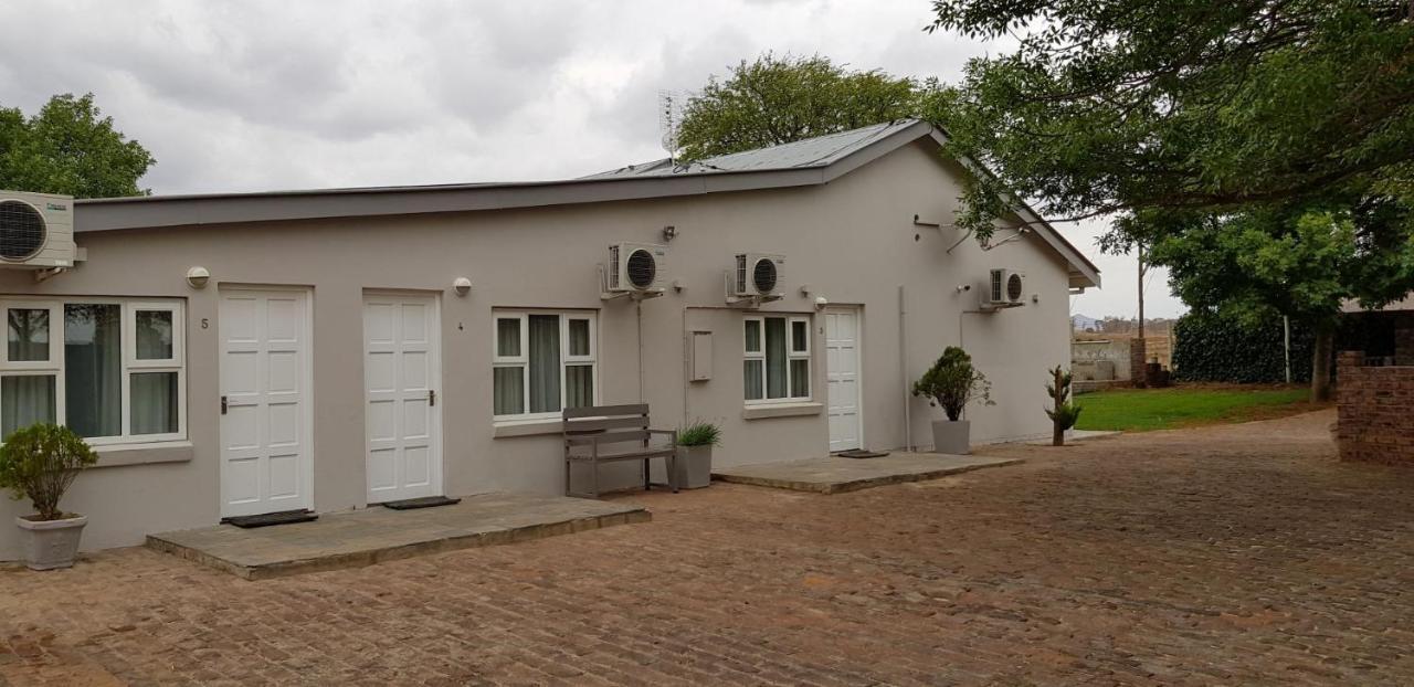 Aloes Guest House 62 On Meintjies Middelburg  エクステリア 写真