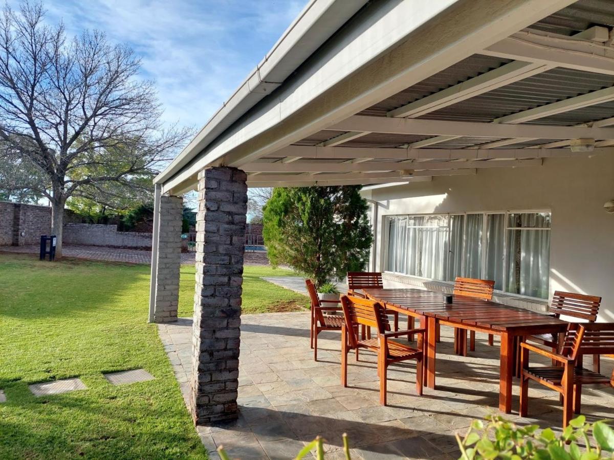 Aloes Guest House 62 On Meintjies Middelburg  エクステリア 写真