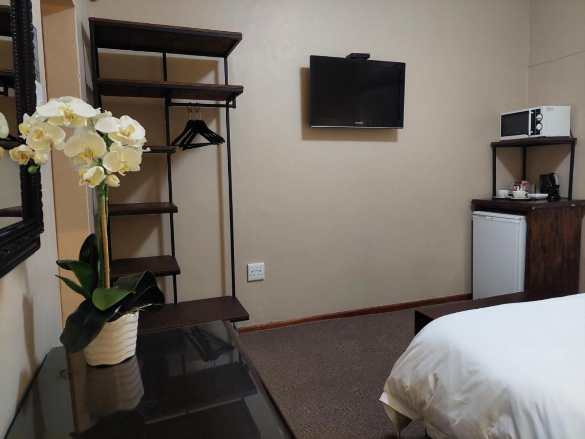 Aloes Guest House 62 On Meintjies Middelburg  エクステリア 写真