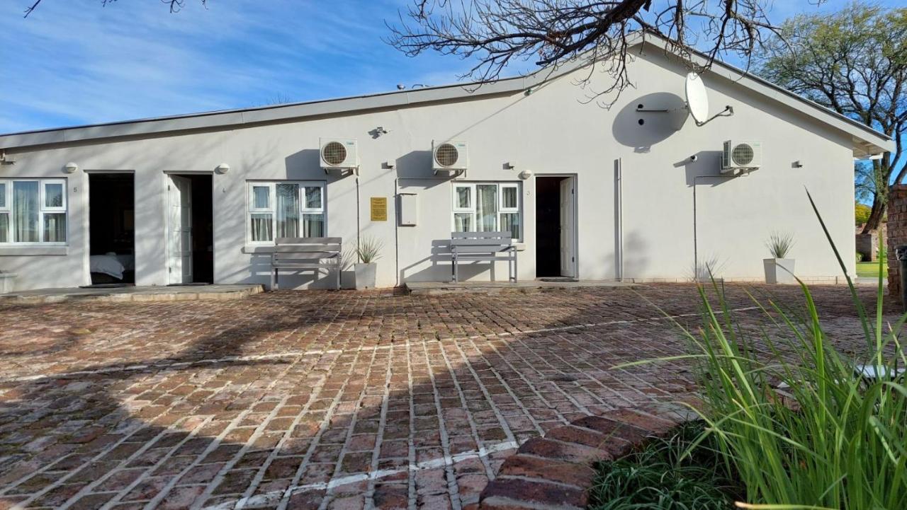 Aloes Guest House 62 On Meintjies Middelburg  エクステリア 写真