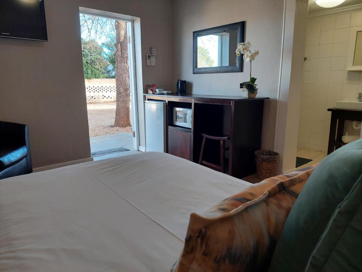 Aloes Guest House 62 On Meintjies Middelburg  エクステリア 写真