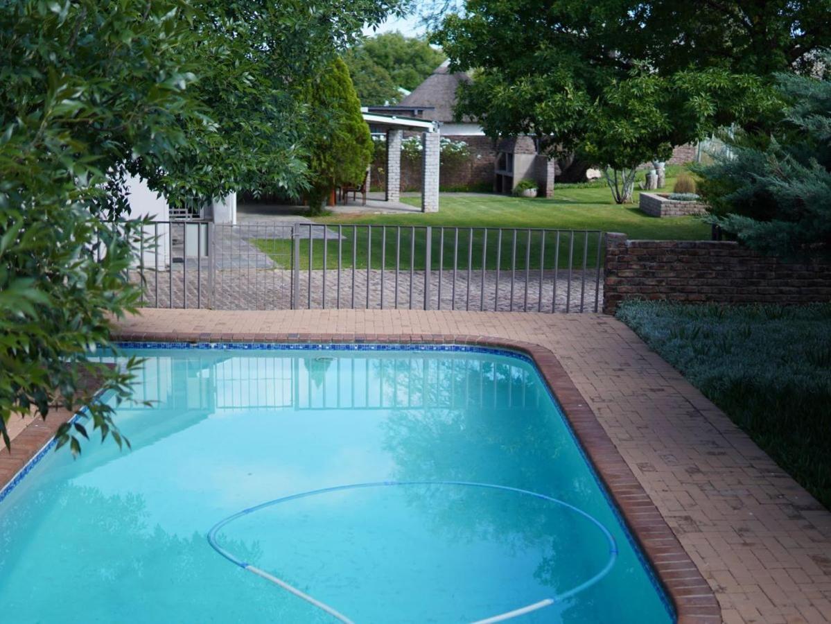 Aloes Guest House 62 On Meintjies Middelburg  エクステリア 写真