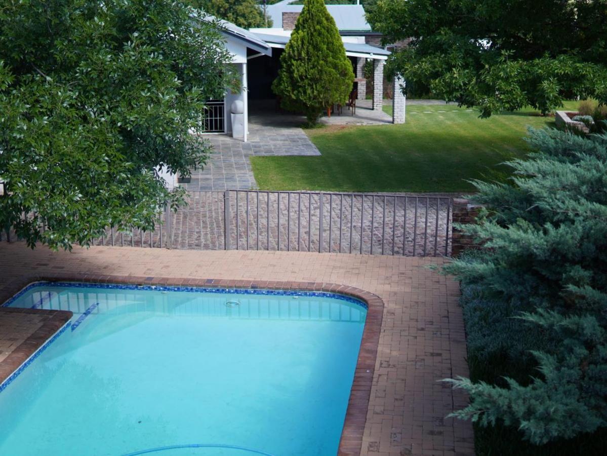 Aloes Guest House 62 On Meintjies Middelburg  エクステリア 写真