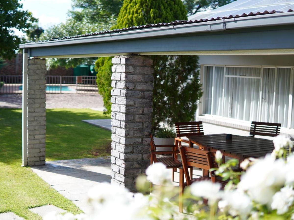 Aloes Guest House 62 On Meintjies Middelburg  エクステリア 写真